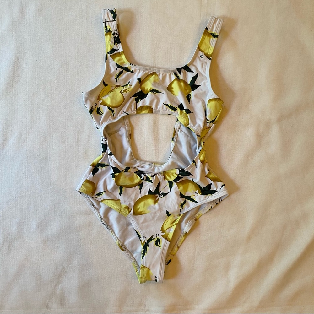One piece swim suit